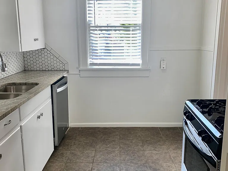 303 N Van Buren St — Photo 5
