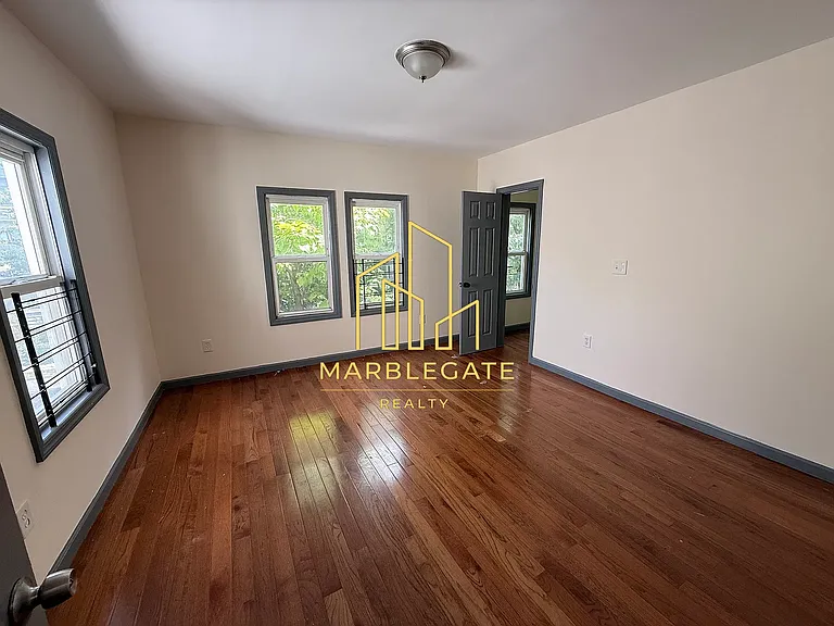 99 Alexander St #11 — Photo 3