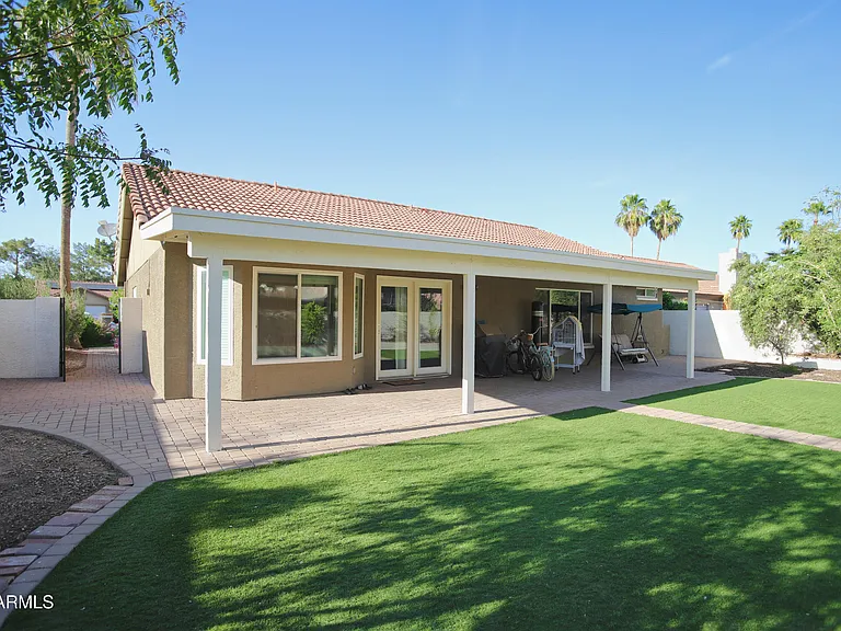 1317 E San Angelo Ave — Photo 35