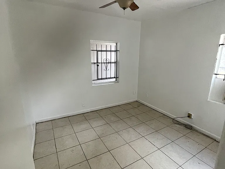 4526 Fairview St — Photo 7