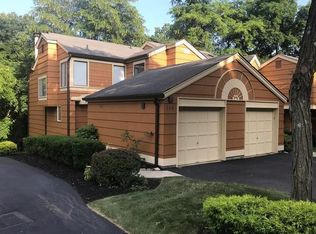 109 Treetop Cir, Nanuet, NY 10954