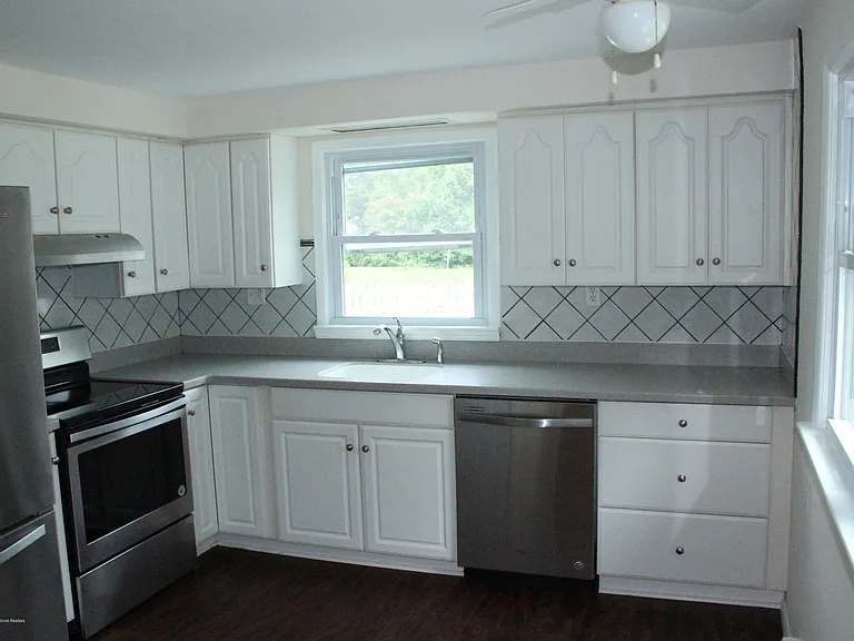 254 Admiral Ave — Photo 2
