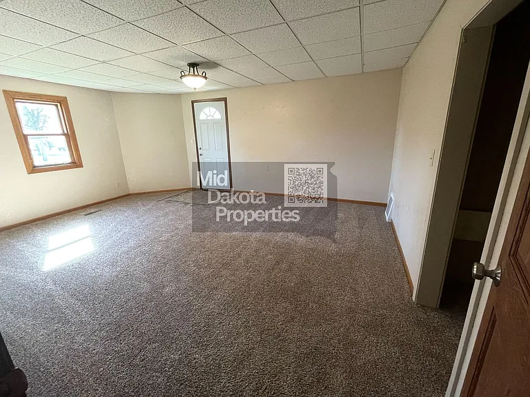 420 E 6th Ave — Photo 5