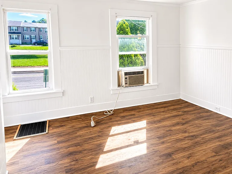 204 Seneca St #2 — Photo 3