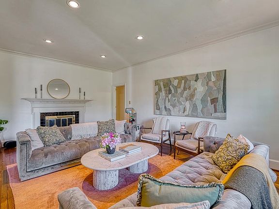 5th image of 640 Crystal Dr