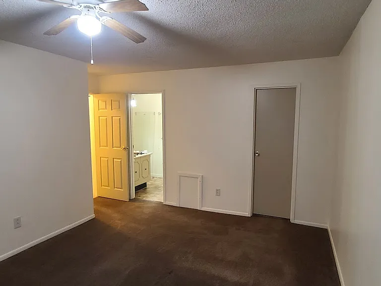 1015 Village Round — Photo 15