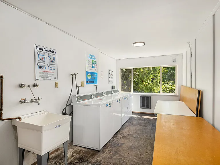 Bayview Apartments — Photo 9