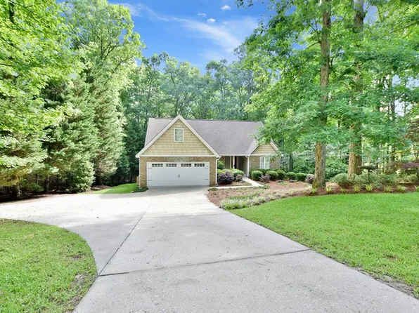 640 Lake Dr, Pine Mountain, GA 31822