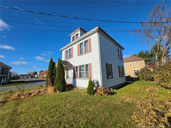 251 Campbell St, Miramichi, NB E1V 1R4
