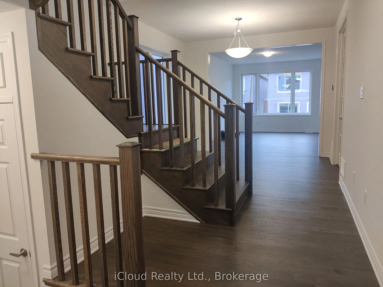 4 bed, $2,899 — Photo 1