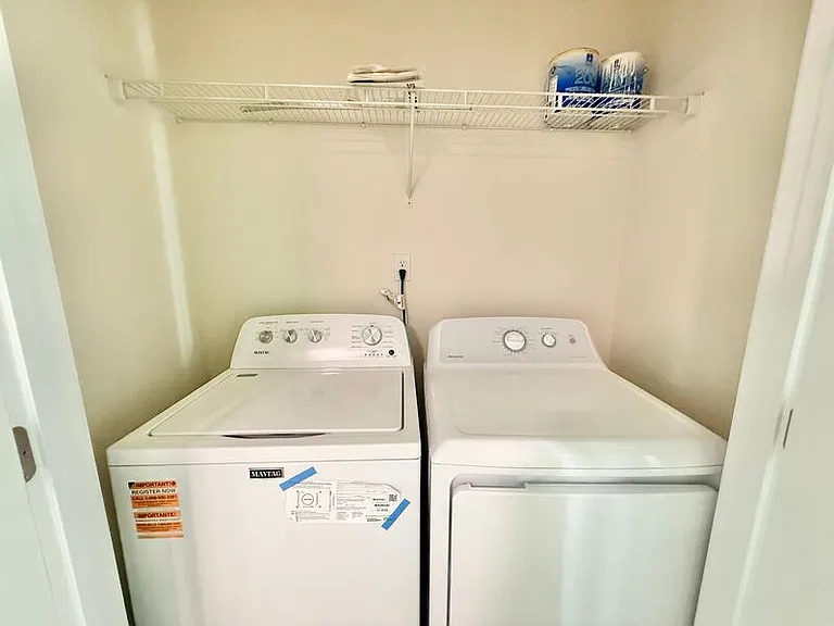 212 N Peartree Ln #C — Photo 8