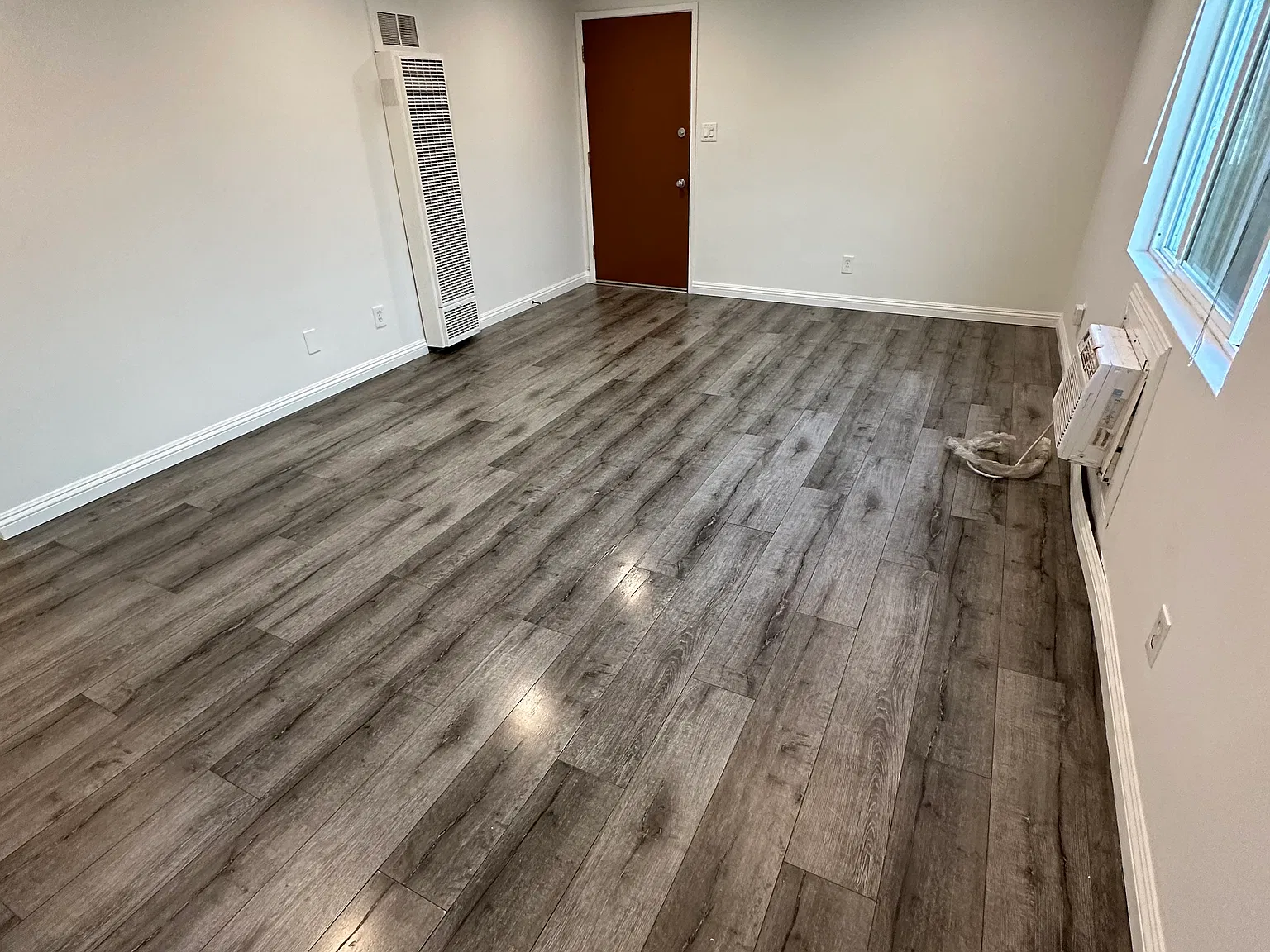 908 E Hellman Ave — Photo 2