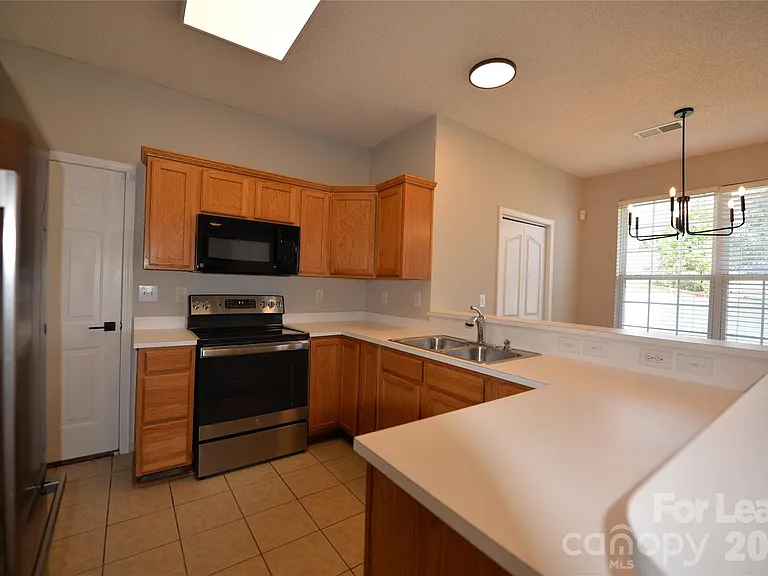 12531 Deaton Hill Dr — Photo 10