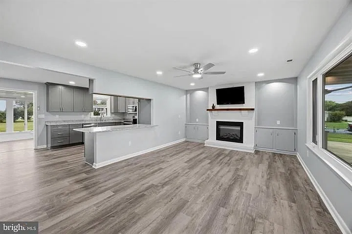 2 bed, 2.5 bath, 1660 sqft, $3,000 — Photo 2