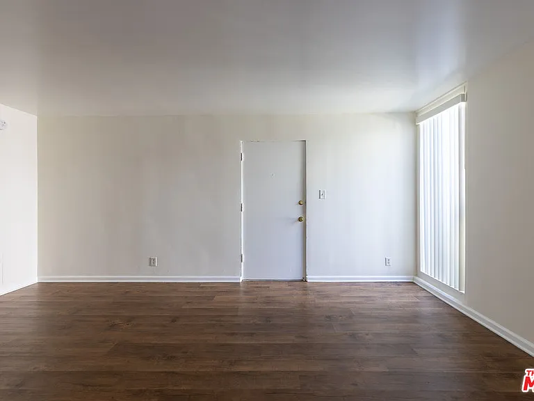 1233 Barry Ave #101 — Photo 7