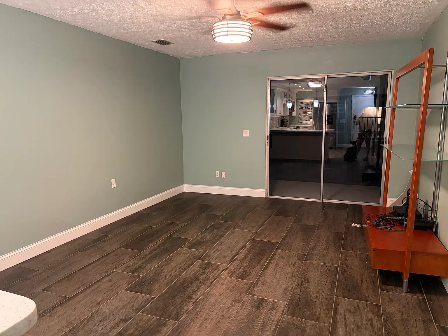 2 bed, 900 sqft, $2,400 — Photo 4