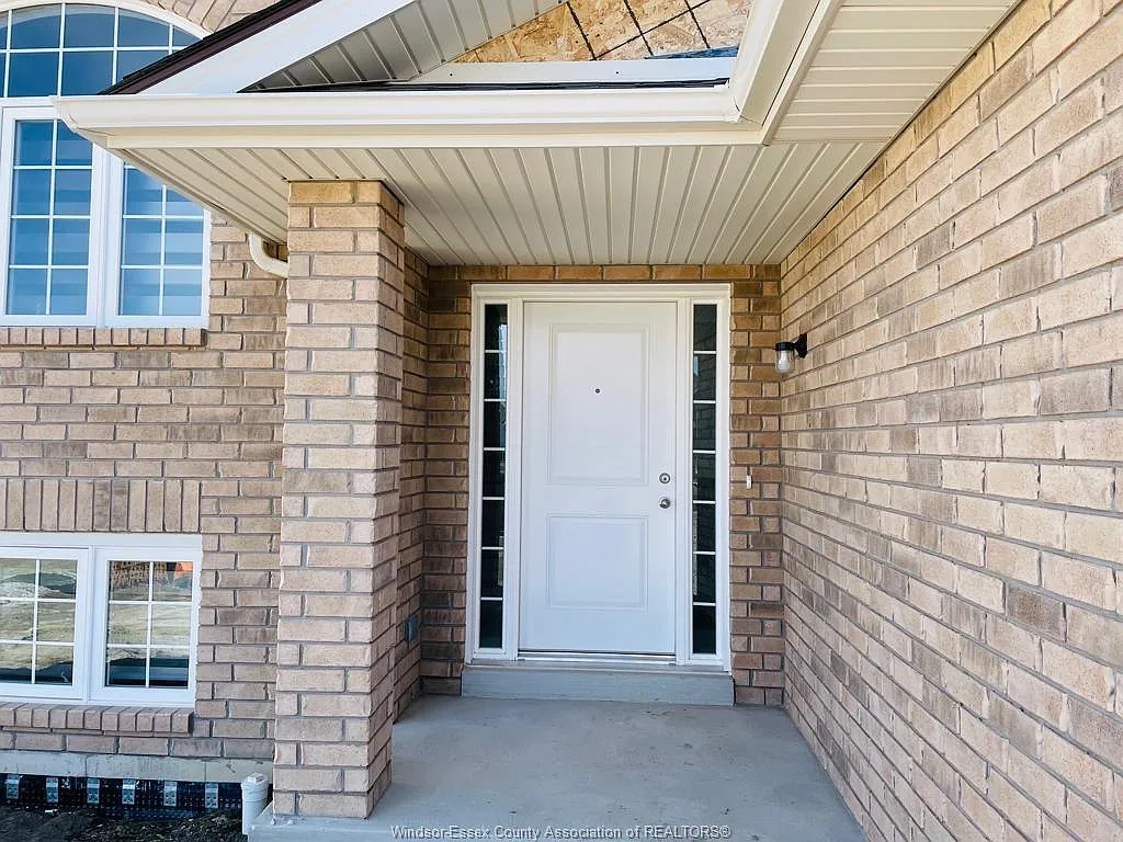 5 bed, $3,200 — Photo 2