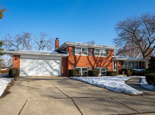 910 E Kimber Ln, Arlington Heights, IL 60005