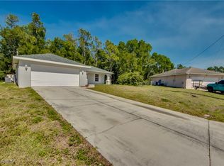 102 Nacelle Ct, Lehigh Acres, FL 33974