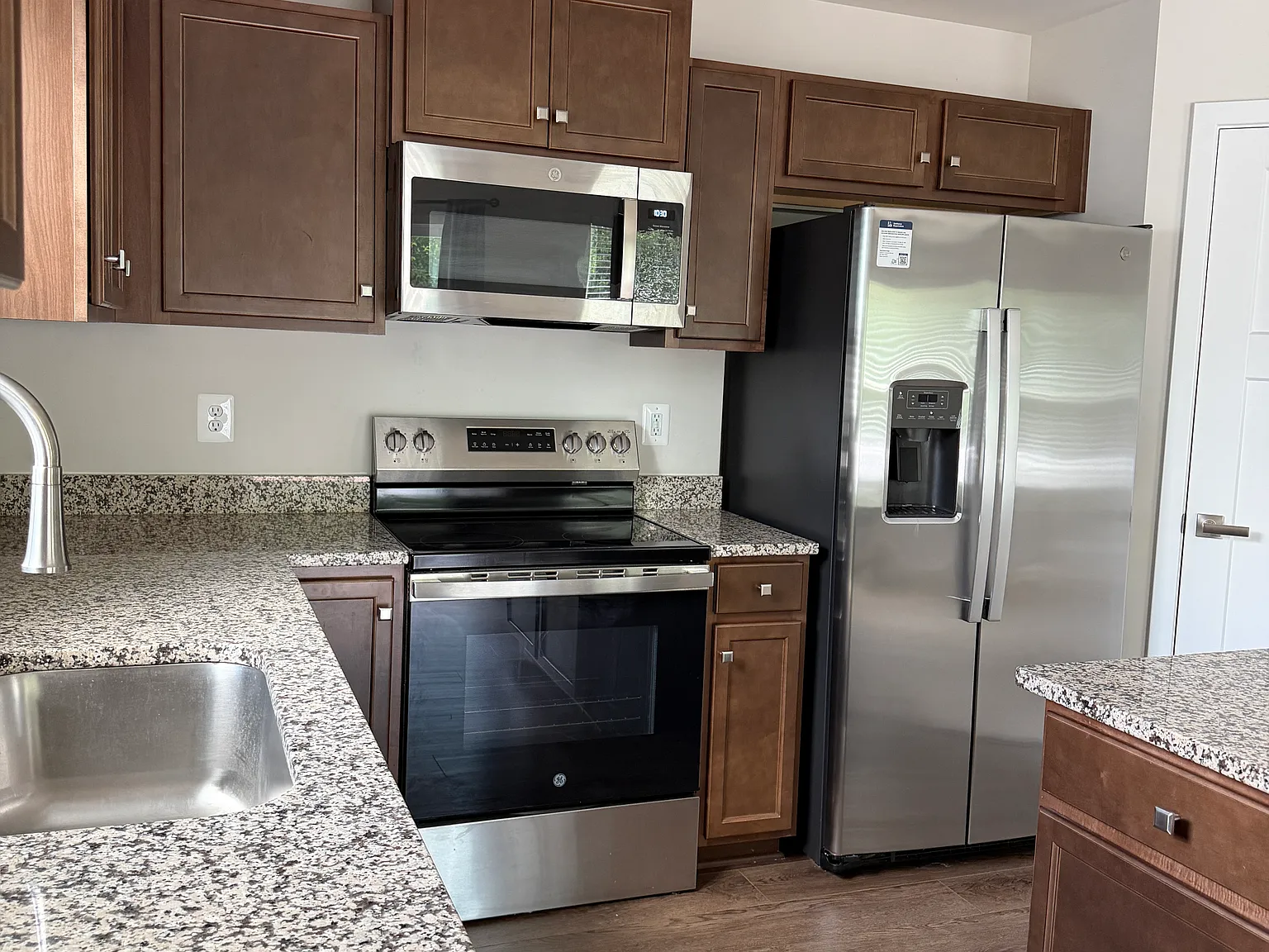 3 bed, 1400 sqft, $2,150 — Photo 4
