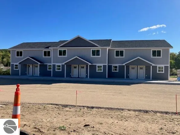 3788 Woodgate Dr #6, Traverse City, MI 49686