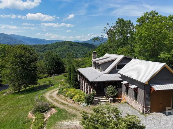 301 Peaks Dr, Lake Lure, NC 28746