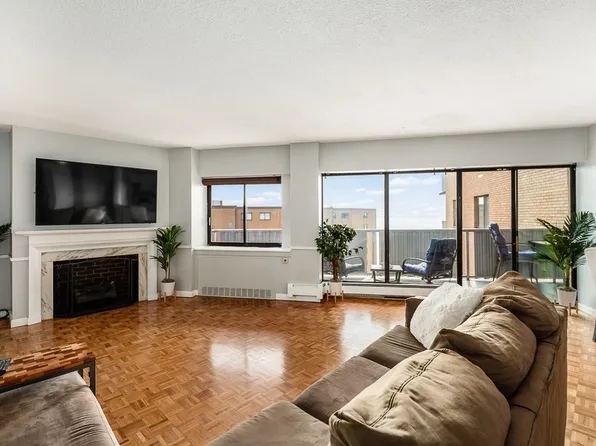 300 Lynn Shore Dr APT 807, Lynn, MA 01902