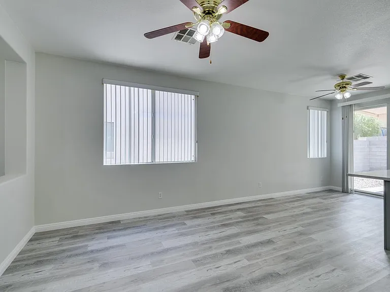 5647 Indian Springs St — Photo 28