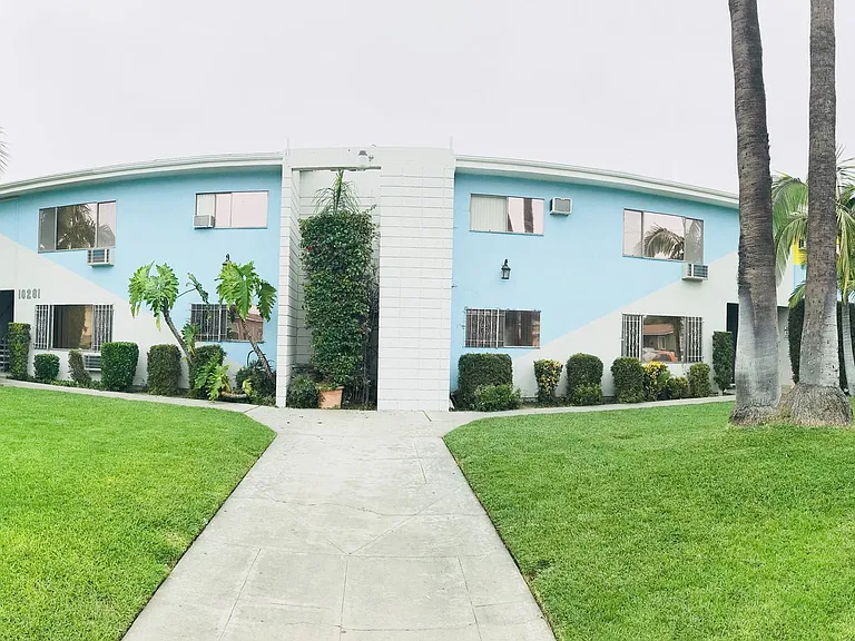 Eden Roc Apartments — Photo 3