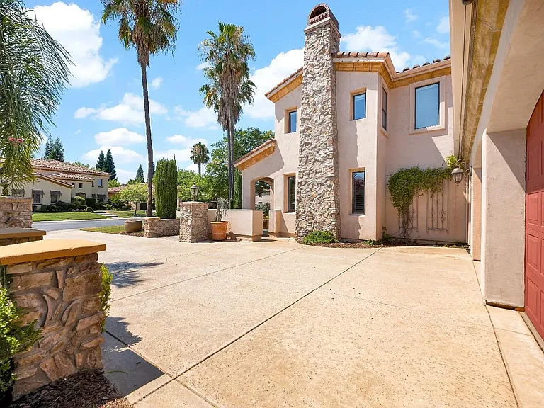 109 Palomares Ct — Photo 55