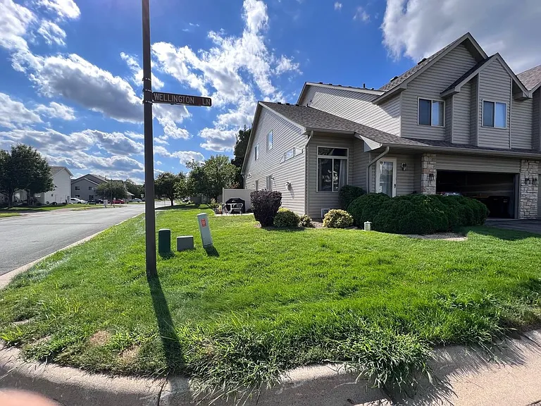 1650 Wellington Ln — Photo 2