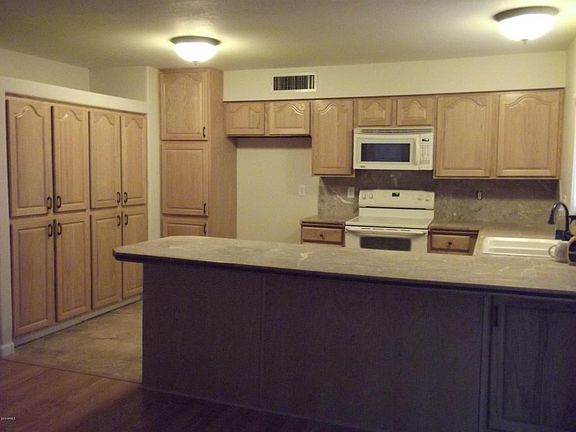 2nd image of 1013 W Montoya Ln