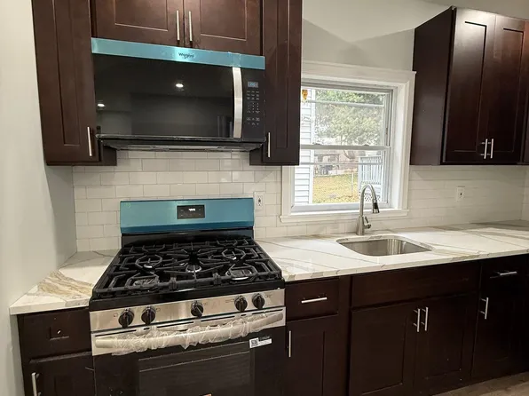 407 Elm Street image 2 of 20