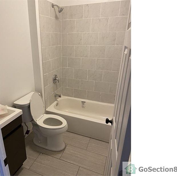 2nd image of 215 N Robinson St