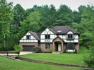 102 Coventry Ln, Athens, OH 45701