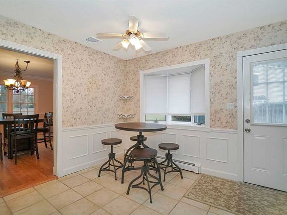 5th image of 3 Meadow Rue Ln