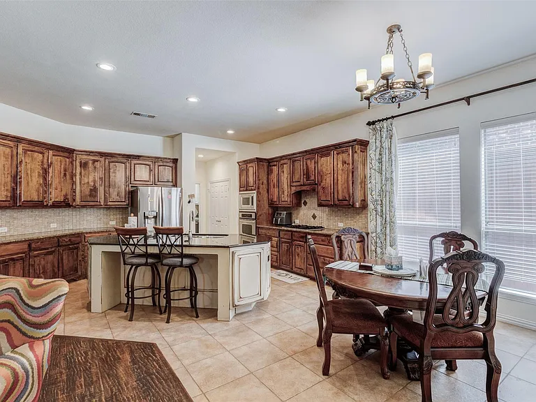 9823 Carriage Hill Ln — Photo 14