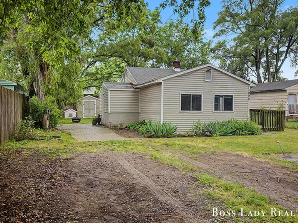 1220 Beechwood St NE, Grand Rapids, MI 49505