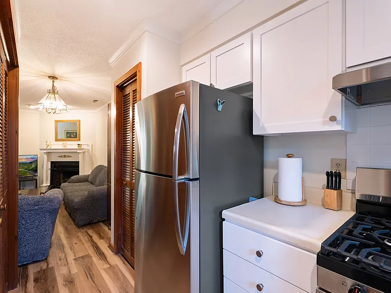 609 Hillsborough St #7 — Photo 7