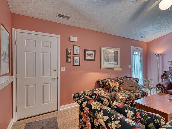 4th image of 4141 Shadwell Dr