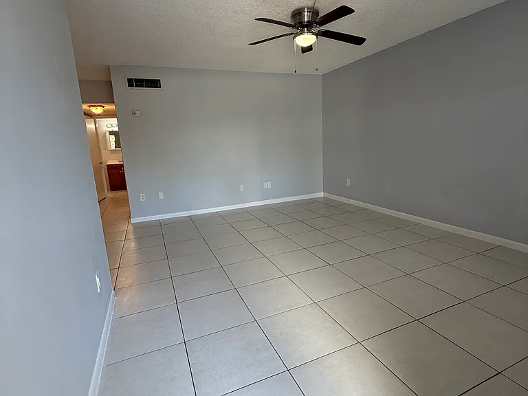 615 NE 10th St #104 — Photo 7