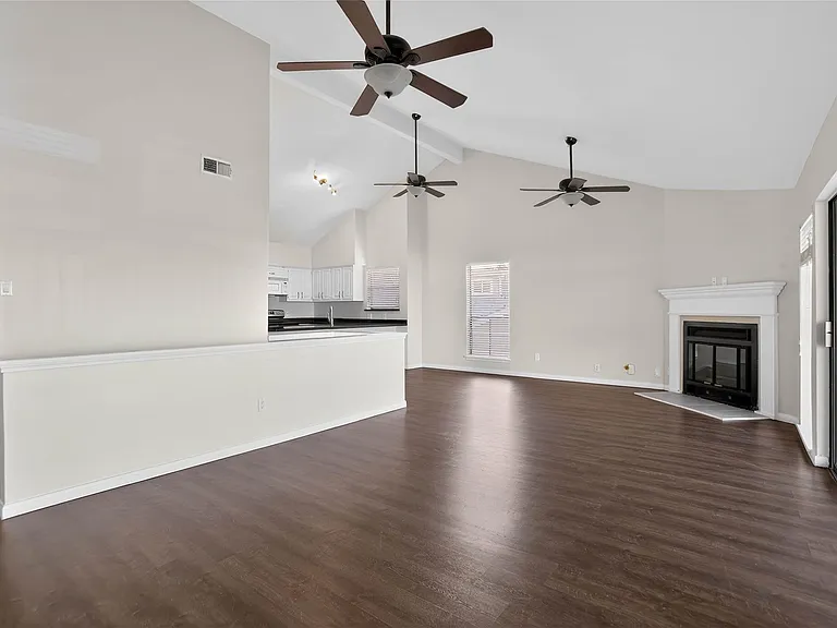 88 Lakeview Vlg — Photo 17