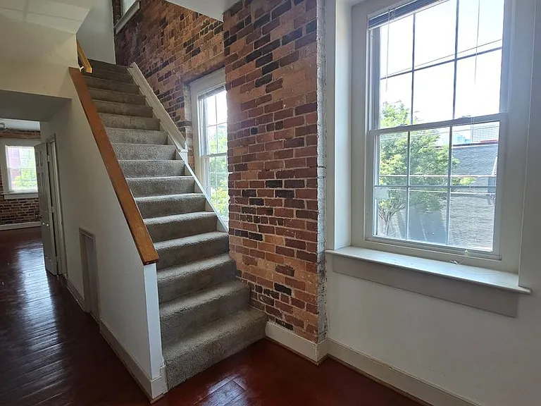 1901 E Franklin St — Photo 19