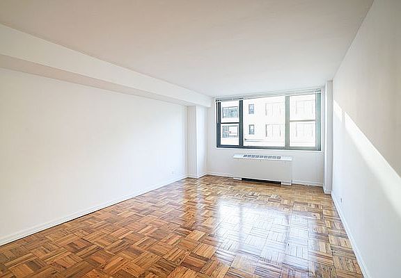 4th image of 315 W 57th St APT 16C