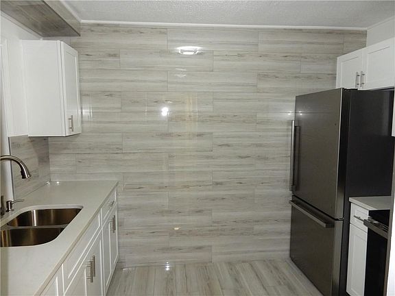 5th image of 3083 Colonial Way APT N