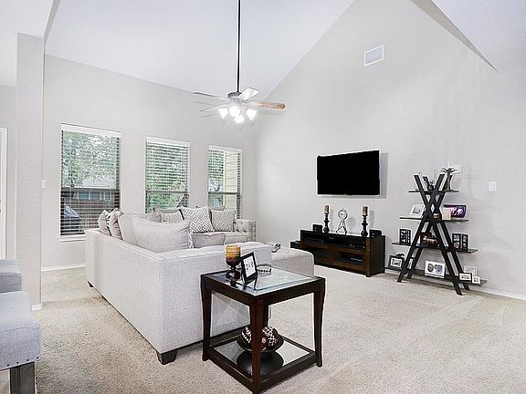3rd image of 11519 Isla Way
