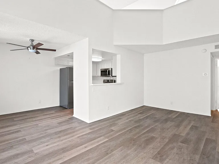 11325 Morrison St — Photo 45