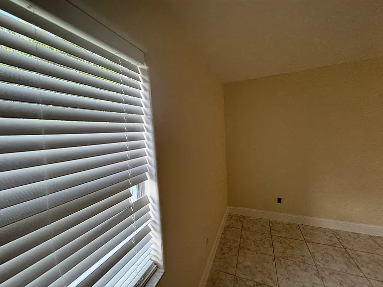19145 Miami Blvd — Photo 17
