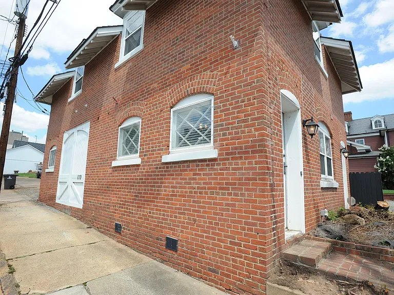 119 S Marshall St — Photo 15