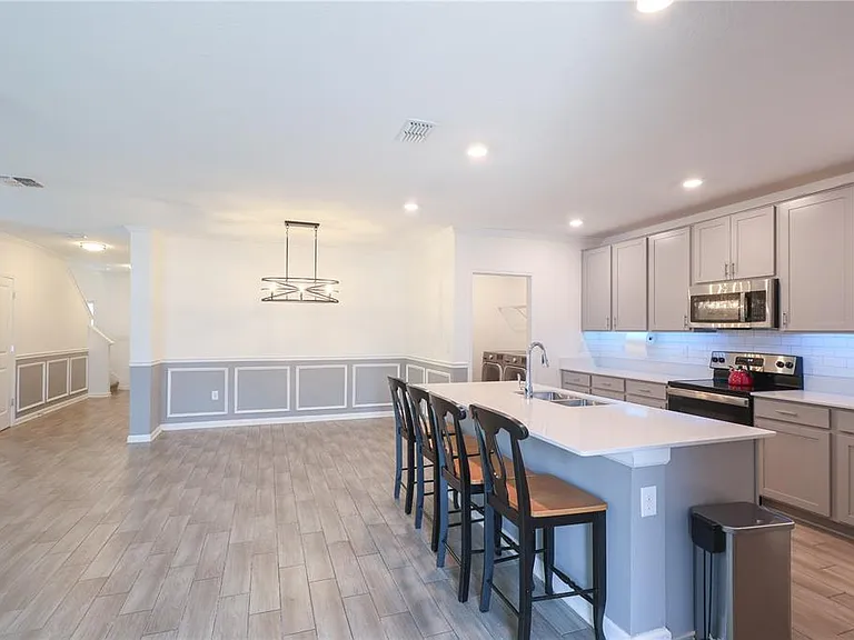 1821 Heart Lake Dr — Photo 8